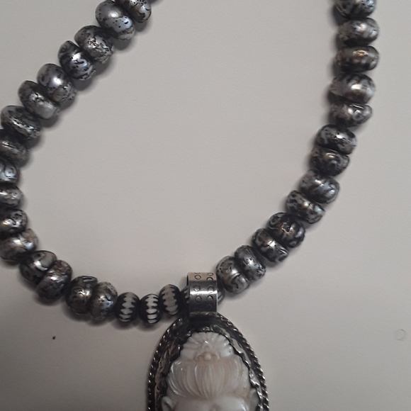 ONE OF A KIND handcrafted beautiful white jade and stainless steel necklace - Picture 13 of 13